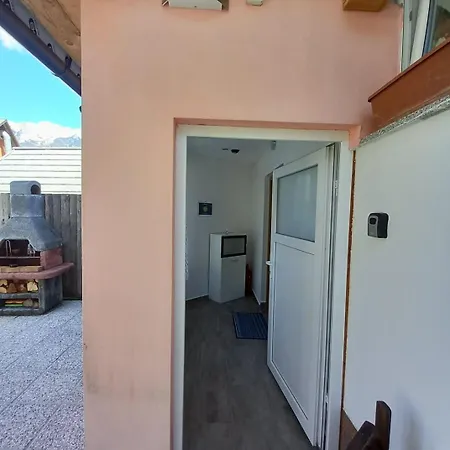 Apartmaji Slatenik דירה