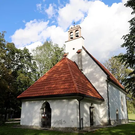 Apartmaji Slatenik דירה