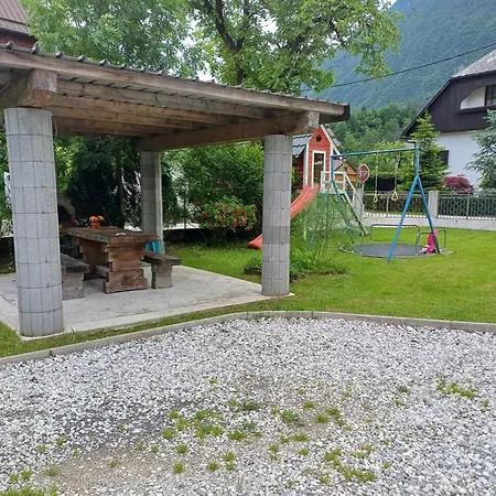 Apartmaji Slatenik דירה