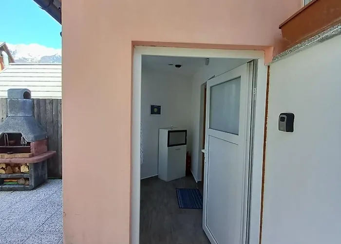 Apartmaji Slatenik דירה