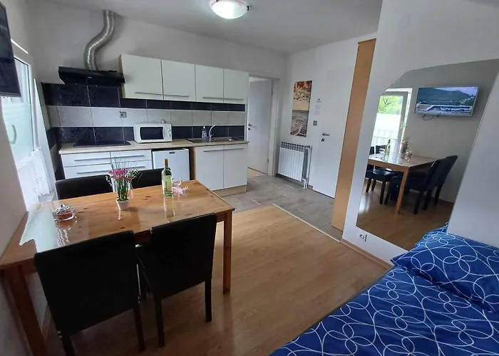 Apartmaji Slatenik *