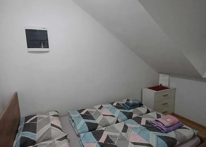 Apartmaji Slatenik * בובק