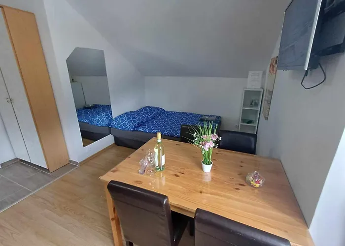 Apartmaji Slatenik דירה