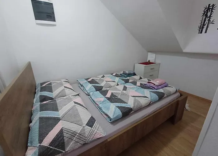 Apartmaji Slatenik בובק