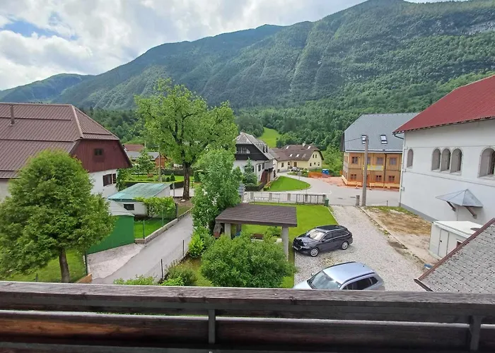 Apartmaji Slatenik דירה *