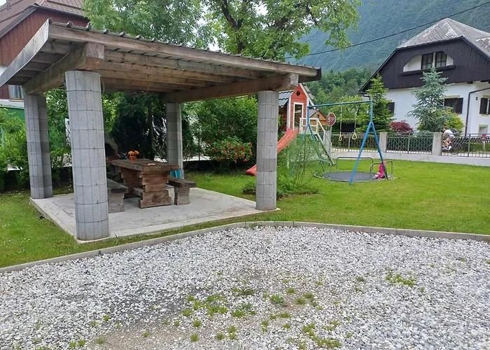 Apartmaji Slatenik דירה